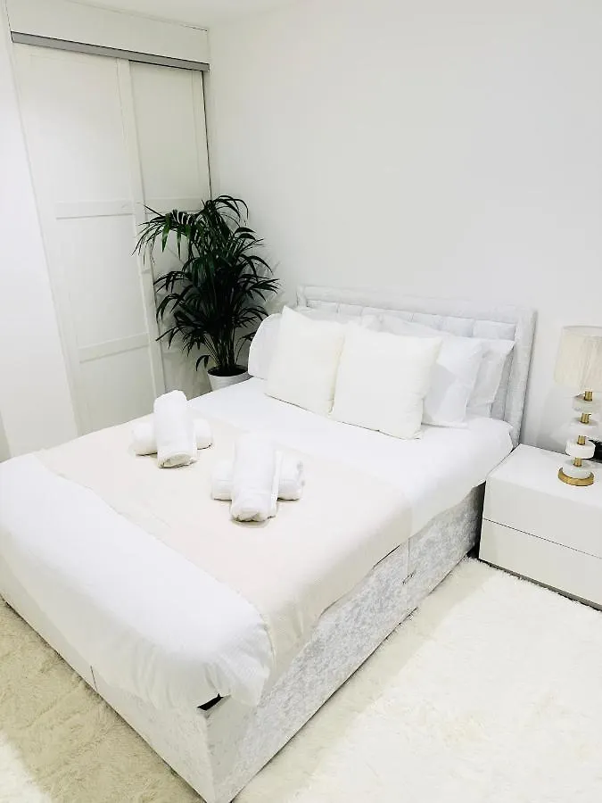 Beautiful Flat In Windsor Court Apartment Brighton