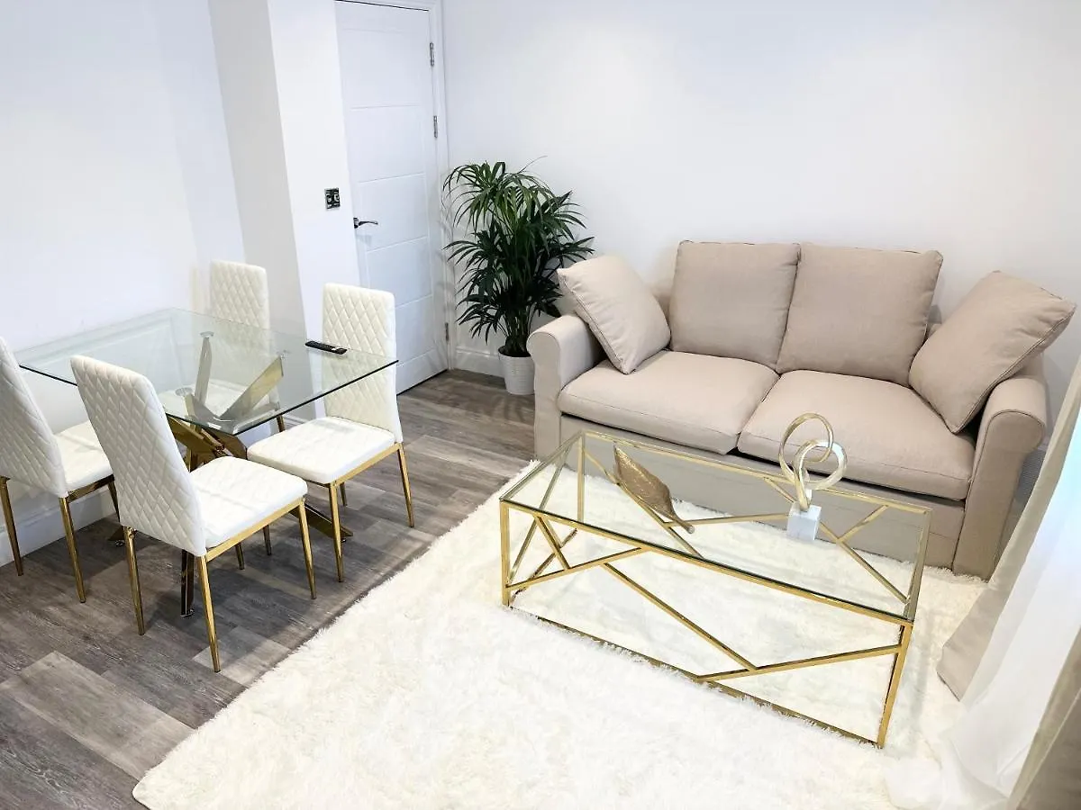 Beautiful Flat In Windsor Court Apartment Brighton