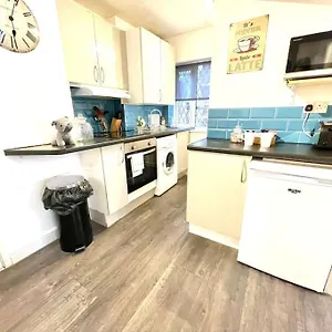 Serene And Cozy 1-bedroom House With Parking Holiday home Cambridge (Cambridgeshire)